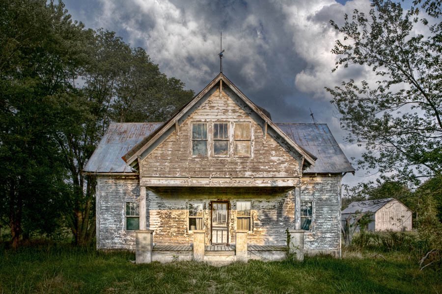 john_murdy's tweet photo. “Welcome to my Nightmare...I think you’re going to like it...” The facade for the maze was Steven from WTMN’s home which I saw as a abandoned haunted house. I wanted to use Alice’s trademark eyes as a reoccurring theme in the maze. The realtor sign is Alice’s high school photo. https://t.co/sXkXQfCnK6