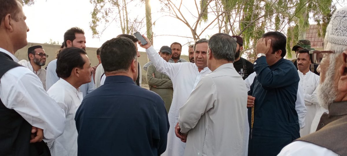 GramkanLibrary's tweet photo. Thank you respected Justice Hashim Khan Kakar for the visit. He ensured for a functional and operational library.
@Noor_Baloch72
@BPanjgoor
@RahmatSalehBal4
#LibraryIsCallingYou https://t.co/QDHp5Isqrs