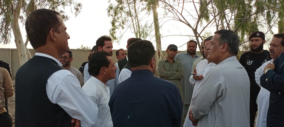 GramkanLibrary's tweet photo. Thank you respected Justice Hashim Khan Kakar for the visit. He ensured for a functional and operational library.
@Noor_Baloch72
@BPanjgoor
@RahmatSalehBal4
#LibraryIsCallingYou https://t.co/QDHp5Isqrs