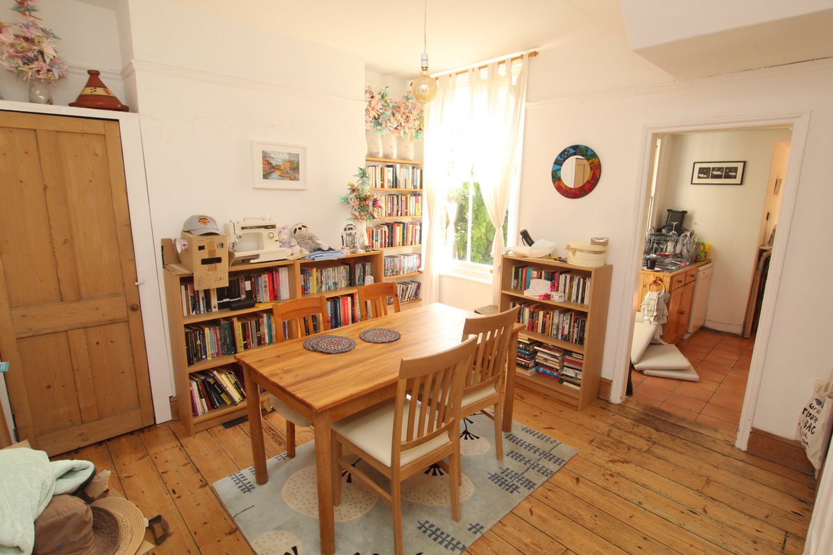 VincentShawRes's tweet image. An imposing #bayfronted #Victorian #3bed #terraced #property situated on #AlphaRoad just to the North of the #RiverCam.  The property is offered #forsale with no upward chain and an internal viewing is strongly recommended. £695,000.