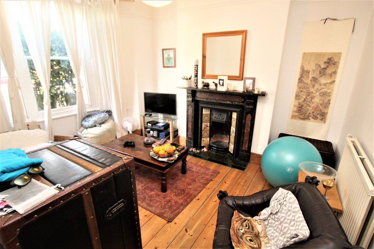 VincentShawRes's tweet image. An imposing #bayfronted #Victorian #3bed #terraced #property situated on #AlphaRoad just to the North of the #RiverCam.  The property is offered #forsale with no upward chain and an internal viewing is strongly recommended. £695,000.