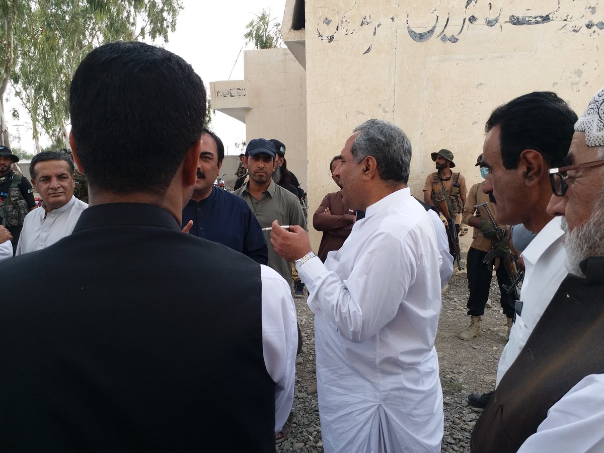 GramkanLibrary's tweet photo. Thank you respected Justice Hashim Khan Kakar for the visit. He ensured for a functional and operational library.
@Noor_Baloch72
@BPanjgoor
@RahmatSalehBal4
#LibraryIsCallingYou https://t.co/QDHp5Isqrs