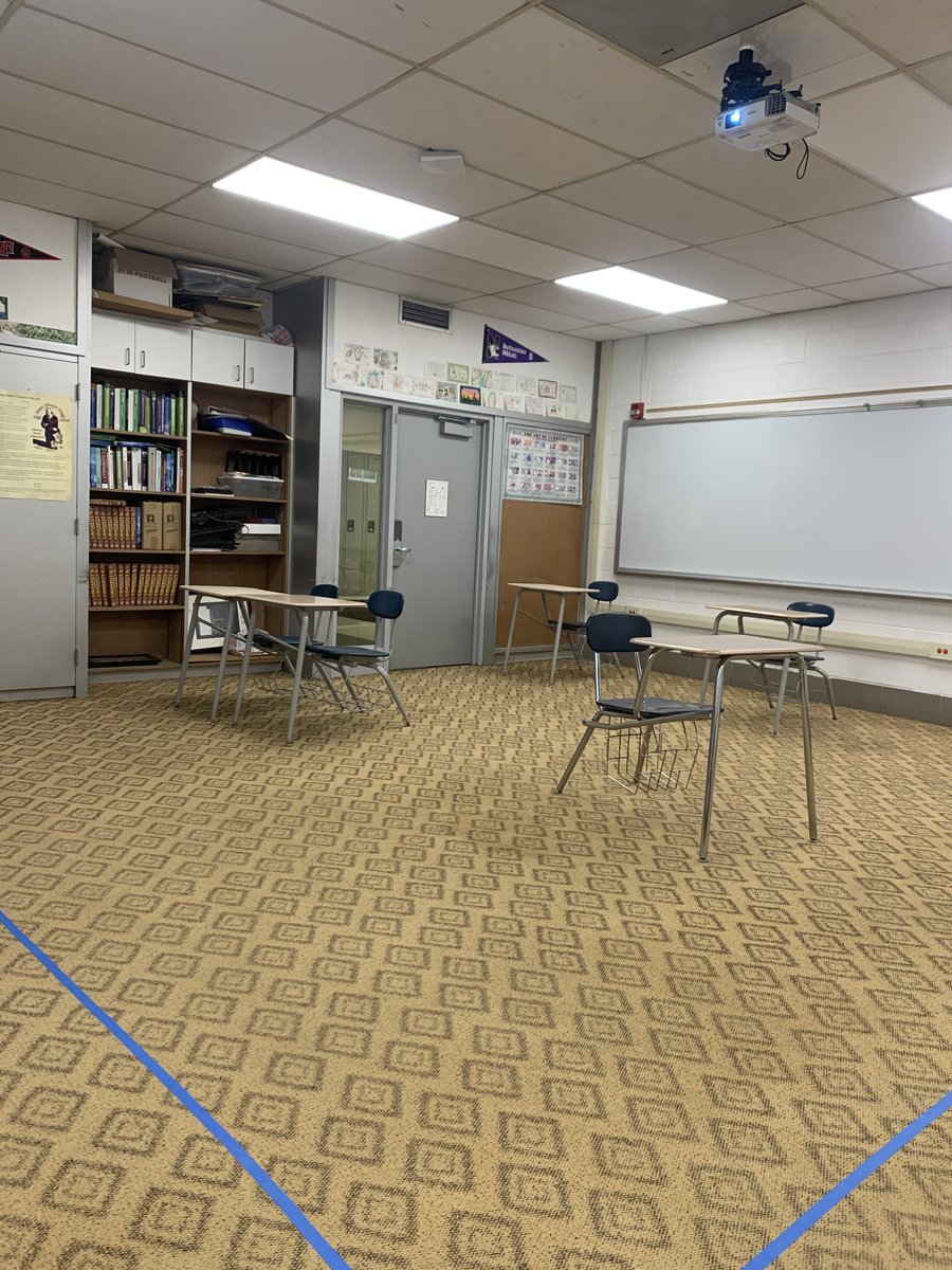 MrDurbsStagg's tweet photo. My classroom may be empty but that doesn't mean my classes can't dabble in the stock market. #lifelongskills #StockMarket #learnecon #financialliteracy https://t.co/QlND8J2wnF