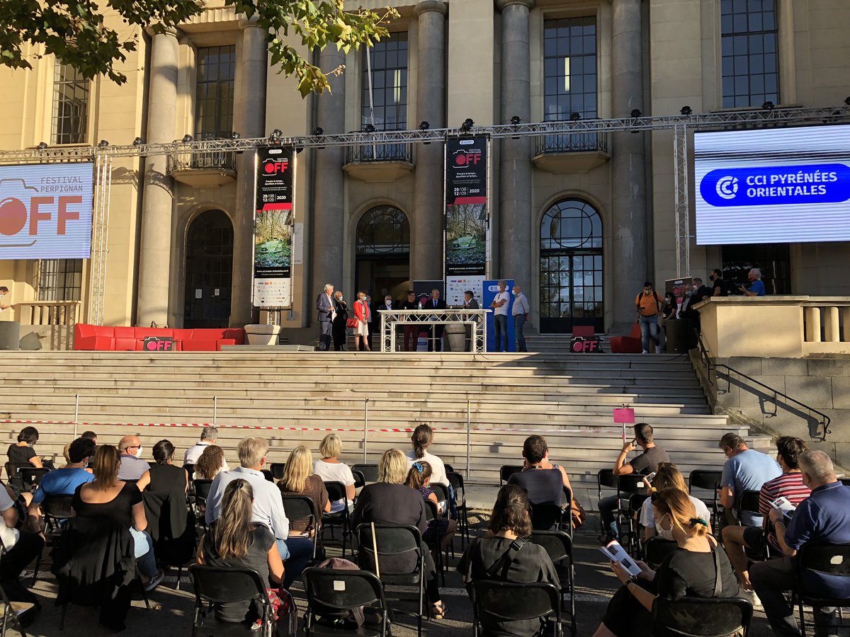CCIPOPROBERT's tweet photo. Remise des prix de la 26ieme édition du festival #OFFPerpignan @FPerpignan sur les marches du palais @cciperpignan https://t.co/KlimvxZGPK