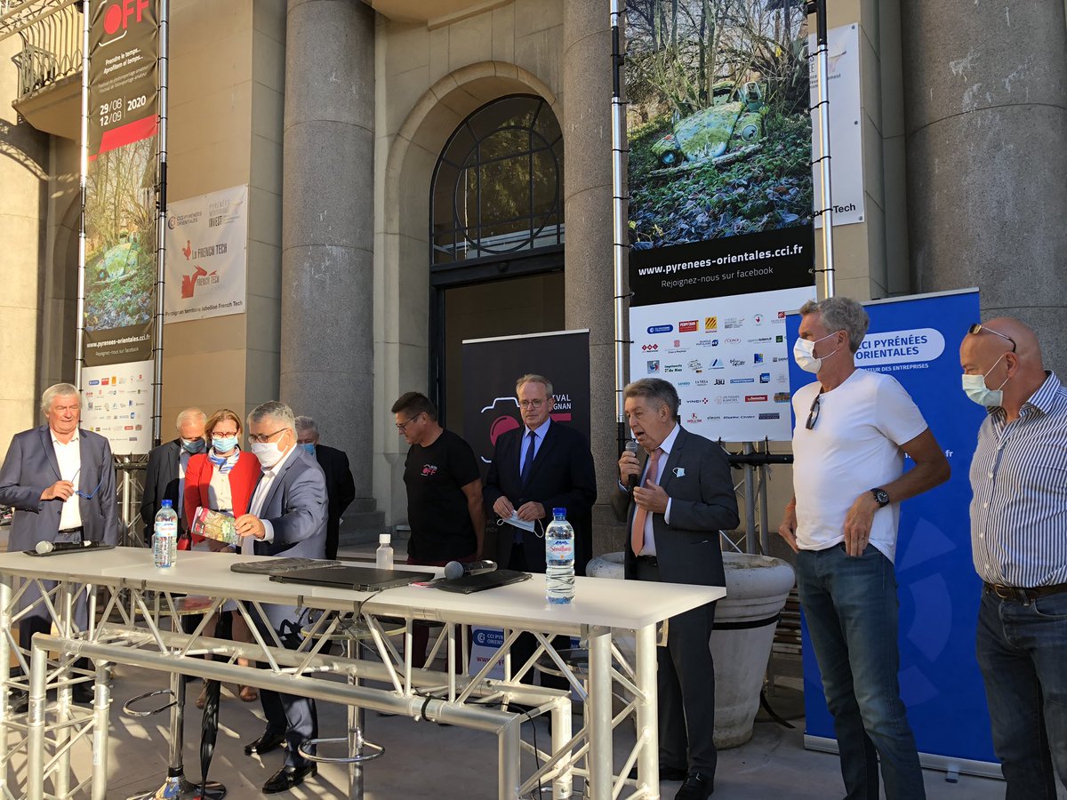 CCIPOPROBERT's tweet photo. Remise des prix de la 26ieme édition du festival #OFFPerpignan @FPerpignan sur les marches du palais @cciperpignan https://t.co/KlimvxZGPK