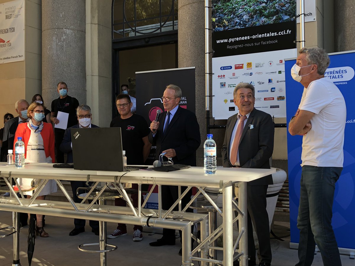 CCIPOPROBERT's tweet photo. Remise des prix de la 26ieme édition du festival #OFFPerpignan @FPerpignan sur les marches du palais @cciperpignan https://t.co/KlimvxZGPK