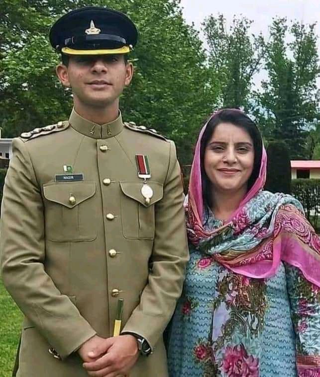 BeingKailani01's tweet photo. یا اللہ میرے ملک کو امن اور روشنیوں کا گہوارہ بنا۔ اور شہید کے دراجات بلند فرما۔ آمین
#PakistanArmy 
#LT_NasirKhalid 
#137L/C https://t.co/u1mHymtnma