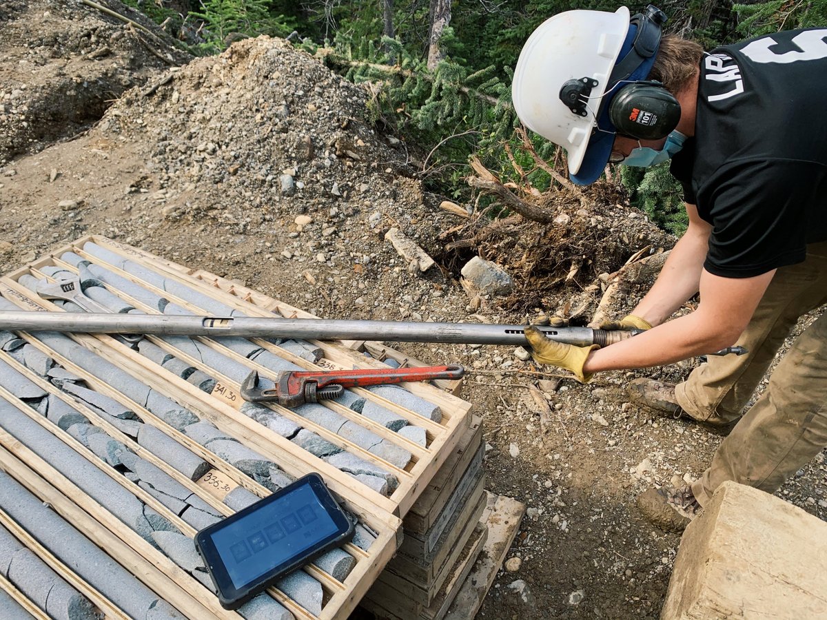 SunMetalsCorp's tweet photo. $SUNM geologist prepares the C-Gyro downhole survey tool. Drilling is well underway with three rigs turning and first results pending at Stardust, a high-grade $copper- $gold project with true district potential.

$SUNM.V #miningstocks #tsx https://t.co/wpMoIxDYI1