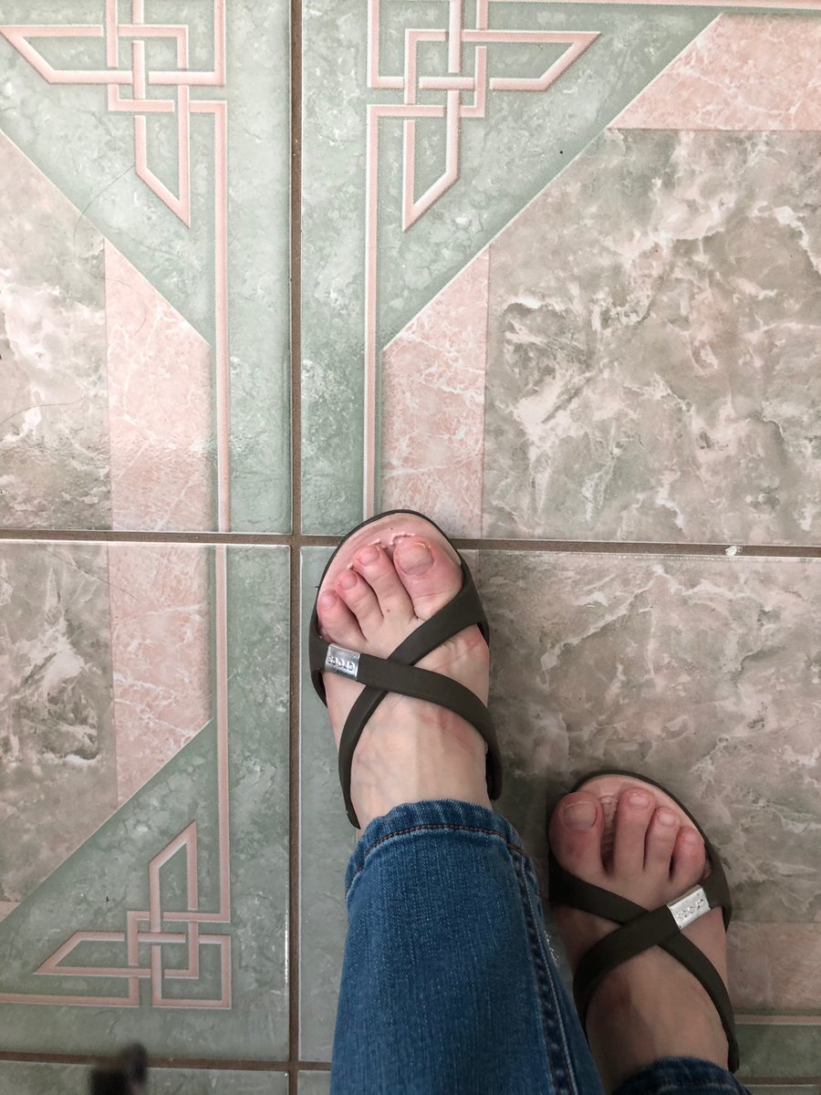 Jengiantkiller's tweet photo. @Crocs bring back the cyprus! https://t.co/GTUhGrziWw