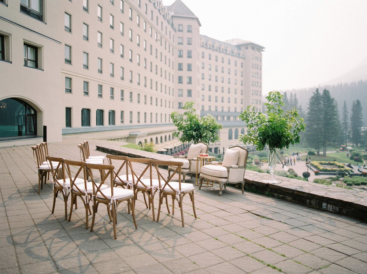 Intimate events to fall in love with patio views this Autumn <a href="/FairmontCLL/">@FairmontCLL</a> #terraceviews #stillpatioseason #BanffLakeLouise