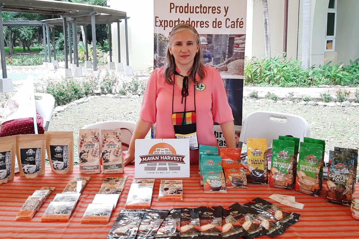With support from The Power to Grow Innovation Challenge, Solidaridad continues to build the production and marketing capacities of the #Cocoa and #Chocolate Women Network of Honduras (REDMUCH).

Find out how they're growing, here: solidaridadnetwork.org/news/cocoa-and…