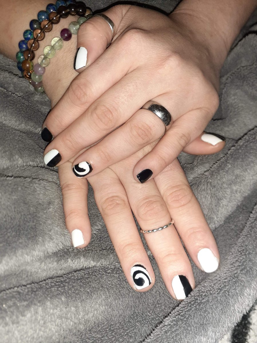 My spirals could've been tighter (that's what she said sksksk) but <a href="/markiplier/">Mark</a>  and <a href="/CrankGameplays/">crankgameplays</a> whatcha think of my Unus Annus nails??? This took forever!
 
#UnusAnnus #markiplier #markandethan #crankgameplays