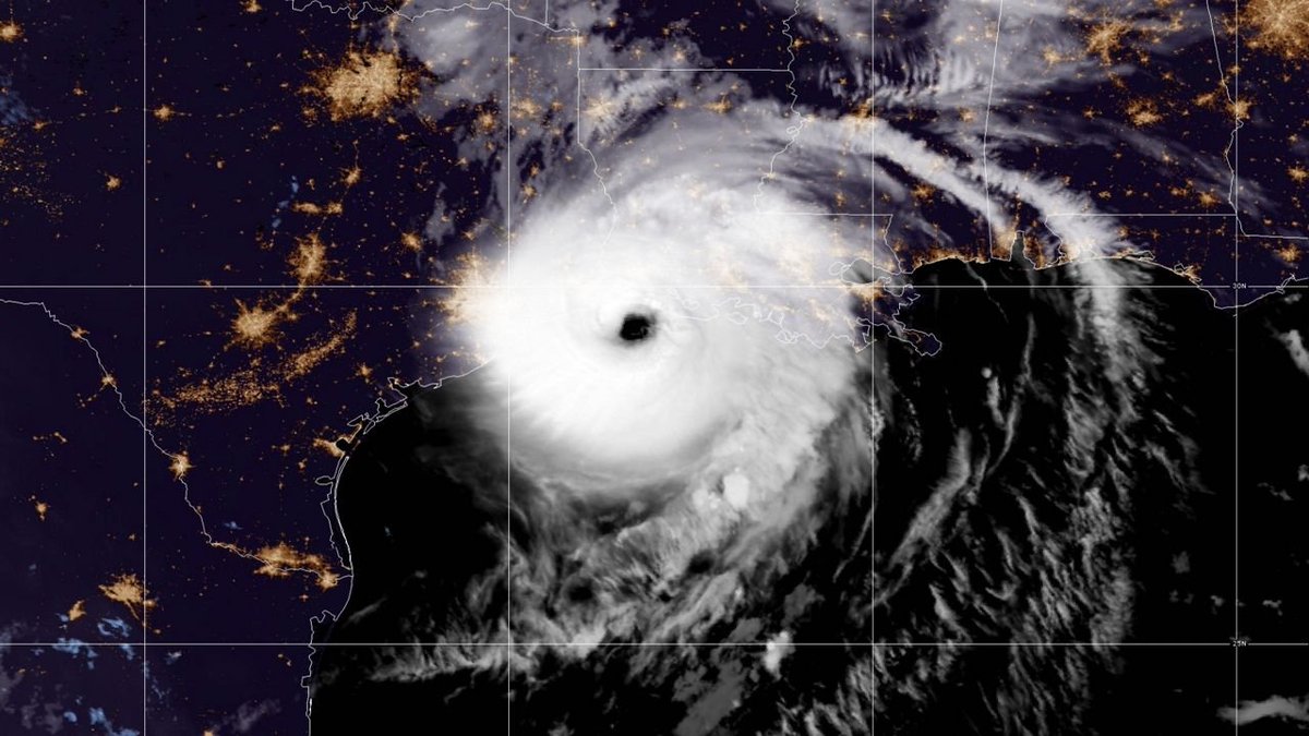 Philip Klotzbach tweet media