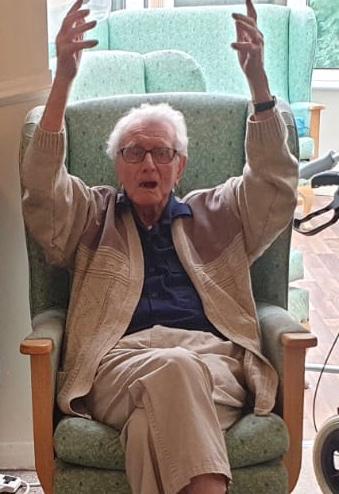 KaraHealthcare's tweet photo. Cynthia, Mary, John, Pat, Toni and Reg all enjoyed a bit of armchair flexicise this week.
It's important that everyone does as much as they can to stay as fit as possible and this session is a great one for everyone to join in.
#FriarnHouse #Flexercise #Exercise #Fitness #Healthy https://t.co/IMvnRhCOe2
