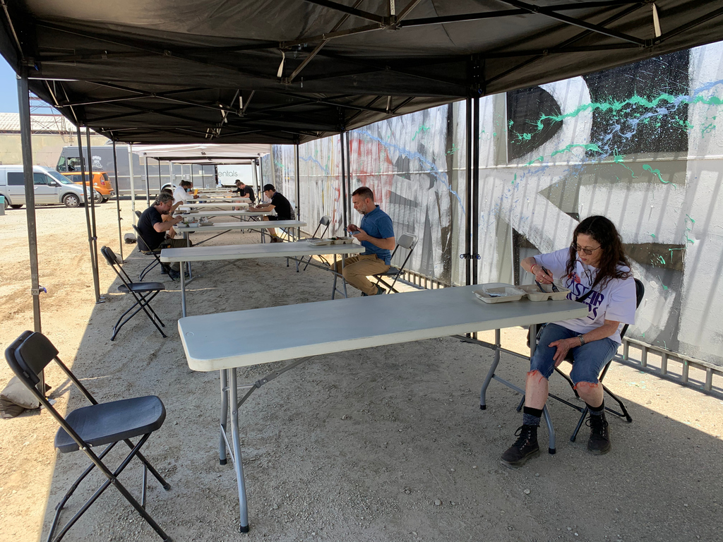 CatchlightFilms's tweet photo. Socially distanced lunch may look a bit different, but it's just as delicious thanks to Orlando's Catering! #tbt #songbirdmovie #socialdistanceiscool #wearamask #covidfilm #thatslunch @STXEnt @i_narratives @SongBirdMovie @Jasonpjclark https://t.co/Lujynr09p9