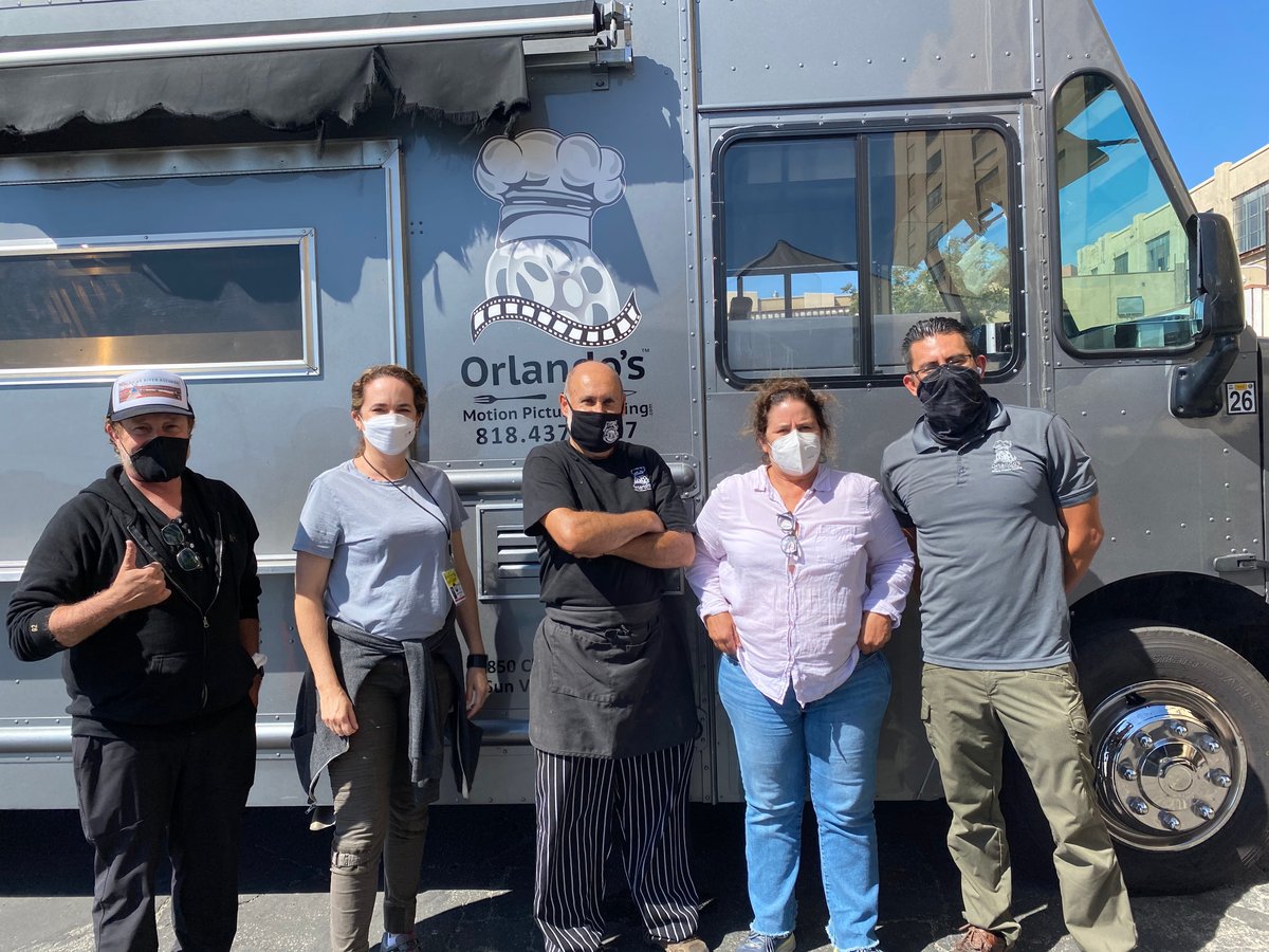 CatchlightFilms's tweet photo. Socially distanced lunch may look a bit different, but it's just as delicious thanks to Orlando's Catering! #tbt #songbirdmovie #socialdistanceiscool #wearamask #covidfilm #thatslunch @STXEnt @i_narratives @SongBirdMovie @Jasonpjclark https://t.co/Lujynr09p9