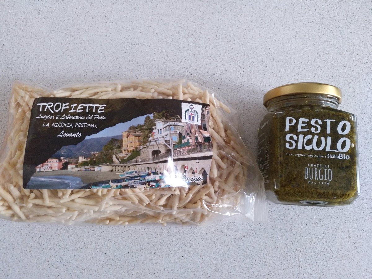 _comerplacer_'s tweet photo. Visitita a @casabase_es para llenar la despensa de cosas ricas. Fuimos y dijimos: dinos qué nos llevamos y esto nos recomendaron.Pesto trapanese de @fratelliburgio y trofiette del Laboratorio del Pesto di Luigina.
⠀
#casabase #italianfood #trofiette #pesto #pestotrapanese https://t.co/HsG4Xpqw5d