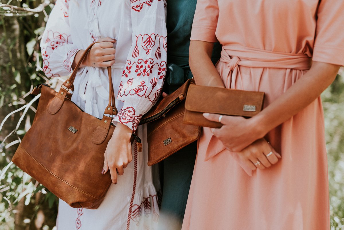 tanleathergoods's tweet photo. Some of our favourite essentials on display. Wherever you go, elegance will follow. https://t.co/Rulm8qhpdS