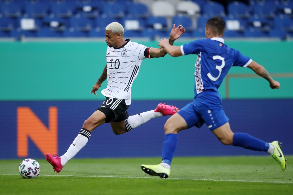 DFBNachwuchs's tweet photo. ⏱️ 45. + 1 Min.
HALBZEIT! Zur Pause bleibt es bei der knappen Führung. Da geht noch mehr! 🔥
⚽ 1:0 #GERMDA
#HERZZEIGEN 🇩🇪 #U21 https://t.co/f4lrm65lLs