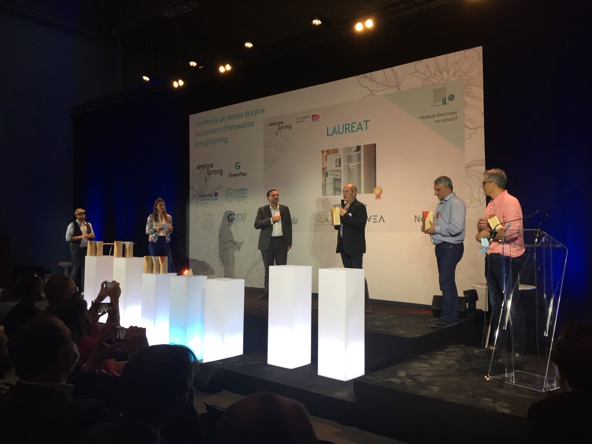 EnergiesprongFR's tweet photo. 🏆Remise des prix🏅
Dans la catégorie modules énergie en logement collectif, le prix lauréat est décerné à la solution Mireio réalisée par Mireio, l'Atelier GA, SELVEA et Net@llia 👏Un grand bravo à eux👏
#Mustbe0 #programmeCEE @INTERREG_NWE @UnionHlm  @GRDF https://t.co/wxV0hpXPB3