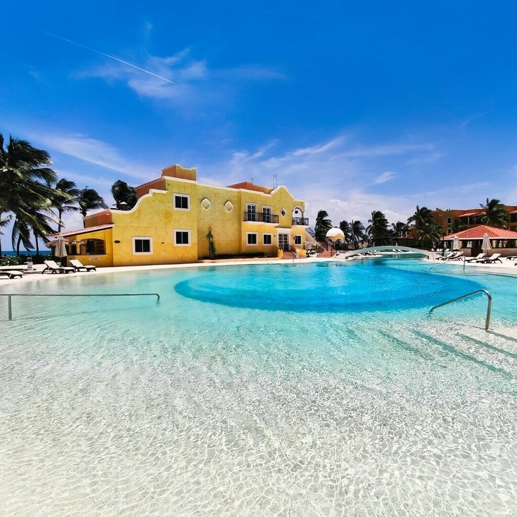 UnlimitedVC's tweet photo. It’s time to unwind and enjoy the sunshine, the Caribbean breeze and the mesmerizing pool of #SecretsCapri #RivieraCancun.
With a completely remodeled pool where loungers are placed in a proper social distancing manner, you will love it as much as we do… https://t.co/gfxyP3TGZu https://t.co/g2HzCCTKNZ
