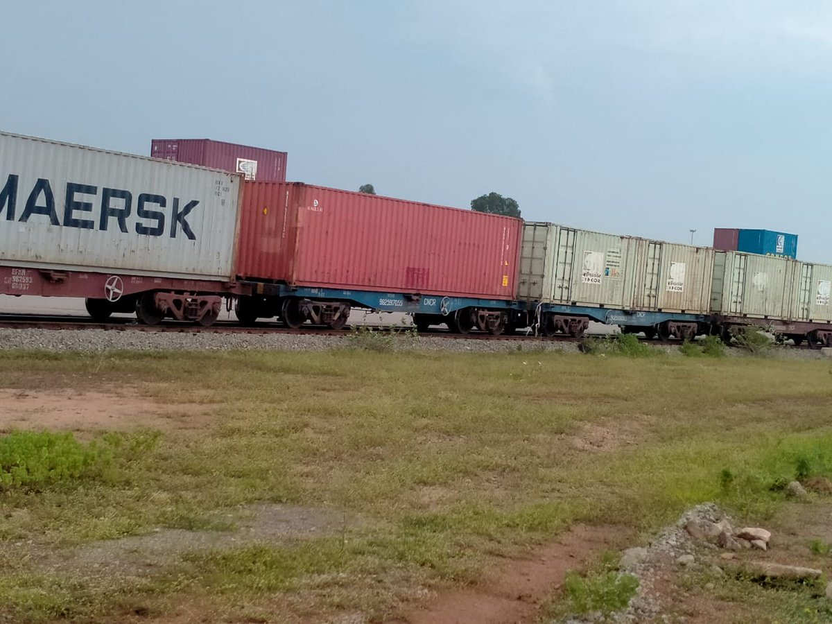 concor_india's tweet photo. In a first of it's kind, @concor_india dispatched full rake load of containers 🚆 carrying power transmission parts from MMLP, Naya Raipur to #Bangladesh 
#BusineesbeyondBoundaries
#Concor_Can_Conquer
@nisaa_web @VKRamaCMD 
@RailMinIndia @PiyushGoyal 
@MEAIndia @MinOfPower https://t.co/DdE2CglGKs