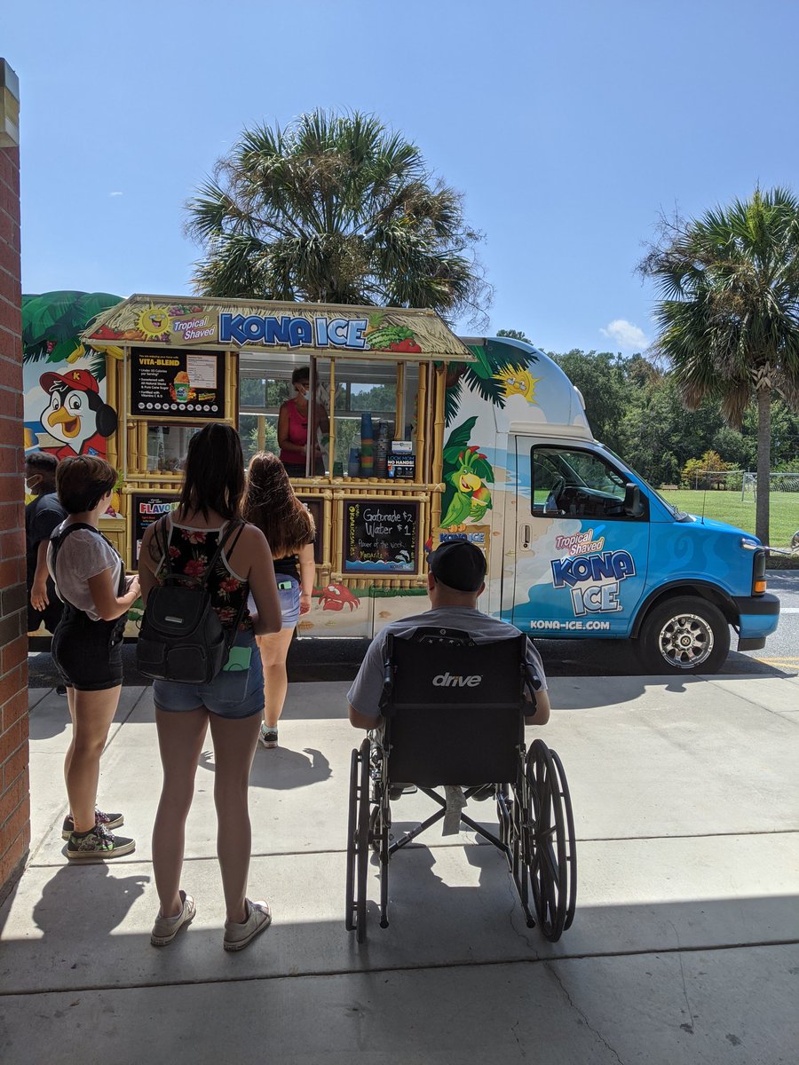 memmajean's tweet photo. Shout out to @KONAICE for the free snow cone! This teacher is happy and thankful! https://t.co/Y7nSeq4g6P