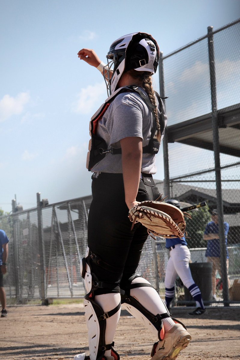 alliestipsits04's tweet photo. I am very excited to announce I have verbally committed to play softball and continue my education at Hutchinson Community College! Can’t wait to be a blue dragon!❤️💙 @HutchSoftball https://t.co/xEDCNcqvT2
