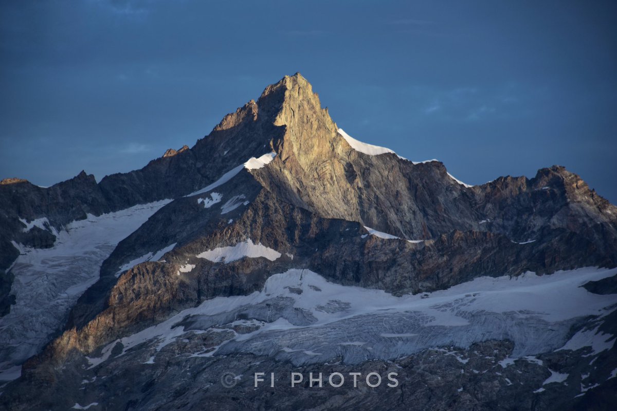 AlpineClick's tweet image. Dawn on red peak. Zinalrothorn 4,221 metres, image ©️ Fi Photos. No filters: a subtle Alpenglow. First ascent 22 August 1864 Leslie Stephen, F. Grove, Jakob &amp;amp; Melchior Anderegg. Available as part of Alpine calendar 2021 #RedPeak #Valais #PennineAlps