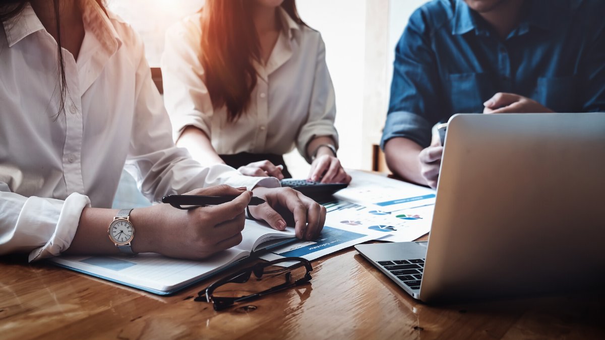 circlehdteam's tweet photo. Are you confused about the best way to set your #sales team up for selling success? You're not alone. But the most forward-thinking teams are turning to #enablement to help bridge the gap and grow their bottom line. https://t.co/FKiLyXPuUj https://t.co/5igTDROoyC