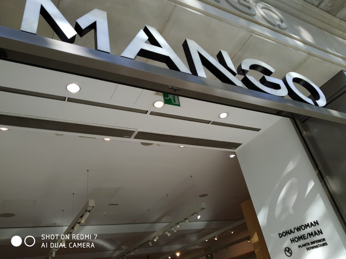 HablamosE's tweet photo. Un colaborador de Barcelona nos ha enviado esta foto de Mango en Paseo de Gracia. En catalán e inglés 🥺
Don´t you know that more than 50% of catalans have Spanish as their mother tongue @Mango ?
#HablamosEspañol #WeSpeakSpanish https://t.co/SZiy9HeO46
