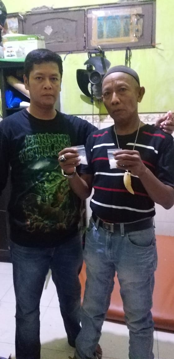 Non1nfo's tweet photo. https://t.co/xjbFw6PCnq Ops Tumpas Polsek Ujungpangkah Polres Gresik Amankan Dua Orang Budak Sabu 
@PolsekUjpankah @HumasPoldaJatim @beritajatimcom @HumasGresik @infoGRESIK @gresikNEWS @RadioElshinta @INFOBNN @BNNCegahNarkoba https://t.co/edRxdNBqIE