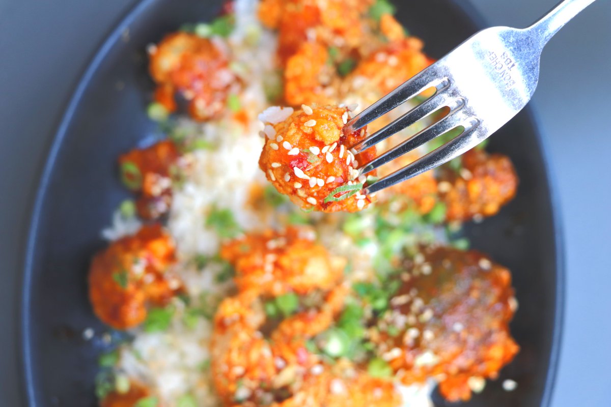 Our General Tso's Chicken is something you don't want to miss! Don't worry our gluten-free friends, it can be made for you too! 
.
.
.
Sesame Fried Chicken, Tempura Broccoli, Bang Bang Sauce, and Coconut Jasmine Rice.