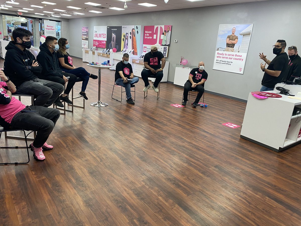 Matt__W2's tweet photo. HUGE SHOUTOUT TO @Ovais_L &amp; @MJnFla BLESSING THE TEAM WITH SOME KNOWLEDGE 🤘 @MAbrotsky @ChristyanMarzu1 @AnaLinayo @polo_da__don @RonaldCTMO  #Tmobile #SoFloSquad https://t.co/9bdJORIhwy