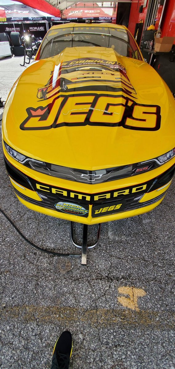 TeamJEGS's tweet photo. The @JEGSPerformance @TeamChevy #camaro powered by @EliteMotorsLLC has been unloaded for Q1 prep. #breakingbarriers2020 #JEGSthrowback #USnats @Jeg_Jr #prostock50 https://t.co/n8Y26QxBbL
