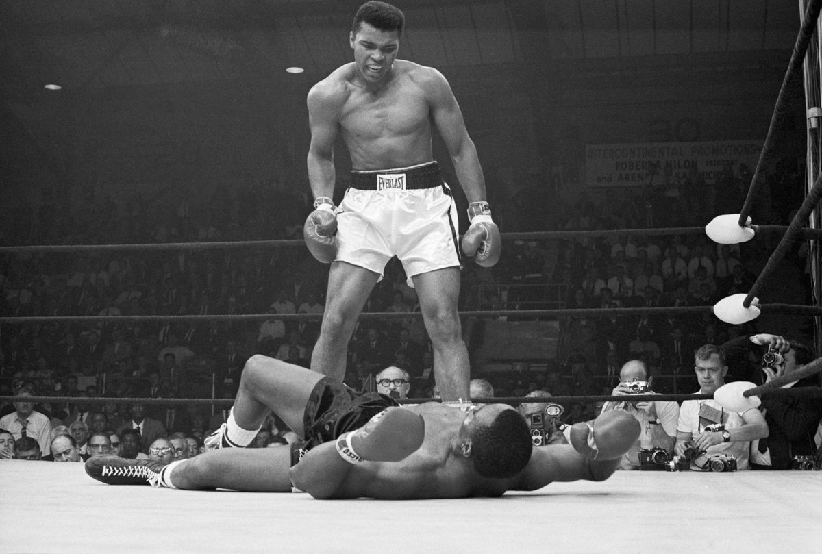 Ten Lessons to being the greatest version of yourself.From the Greatest Combat Sports Athlete of all time. ~~~ Thread ~~~The mind of a Philosopher.Body of an Athlete.Spirit of a Rebel.The one and only Muhammad Ali.