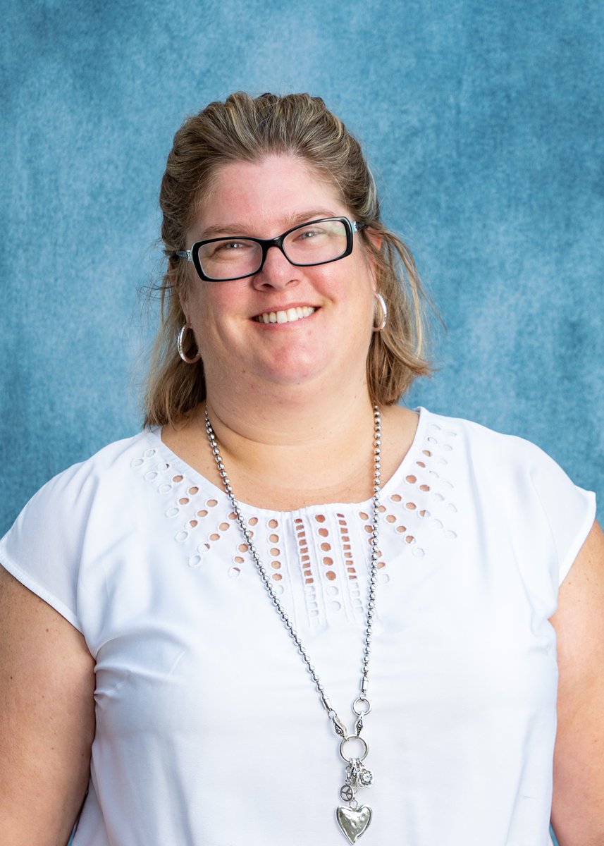 IWHSraiders's tweet photo. IWHS welcomes Mrs. Ochs as our new Ag teacher! She has degrees from Truman State University &amp; the U of I, as well as 17 years teaching experience. Her hobbies include watching and attending college football games (unfortunately not this year!), cooking, &amp; decorating. #iwhsraiders https://t.co/5eZj2uRz9m