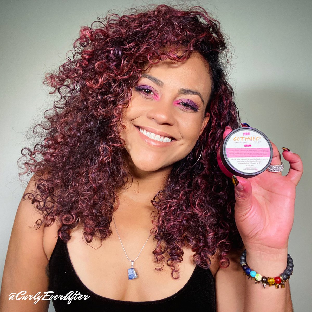 CurlyEverAfter2's tweet photo. #����𝚛𝚊𝚗𝚜𝚏𝚘𝚛𝚖𝚊𝚝𝚒𝚘𝚗𝚃𝚑𝚞𝚛𝚜𝚍𝚊𝚢🌈 I love playing with colors on my hair without the need to use permanent colors.  I love how my curly highlights look once I style with temporary color gels like #GeminiNaturals💥.  #CurlyEverAfter  👑 https://t.co/Kfes1Nqpkp