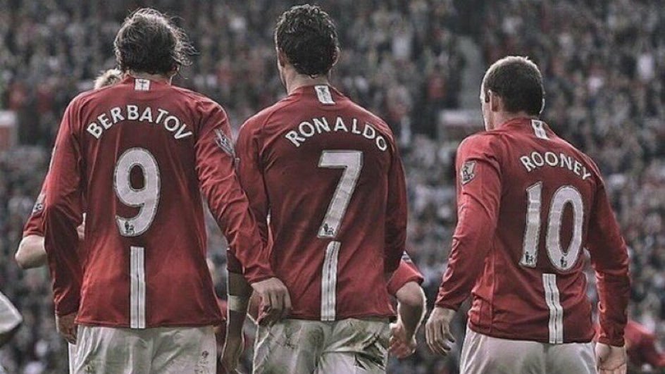 UnitedRedscom's tweet photo. 🗣️ Berbatov: "In my time at Manchester United, we had Cristiano Ronaldo, Rooney, Giggs, Scholes, Neville, Vidic, Ferdinand, Evra, Van der Sar and Sir Alex Ferguson. When we stepped on the pitch, most of our opponents had already accepted defeat." 👑🔴 #MUFC https://t.co/kMcAJcMC4E