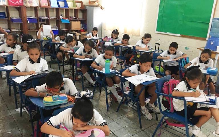 AispuroDurango's tweet photo. Este Gobierno destina más de la mitad de lo que recibe en participaciones, para el rubro de la #Educación, con lo que hemos logrado grandes resultados: Disminuimos el rezago educativo, avanzamos en cobertura, eficiencia y el grado de escolaridad promedio #ElCambioSeVe https://t.co/7s0Cuk4maV