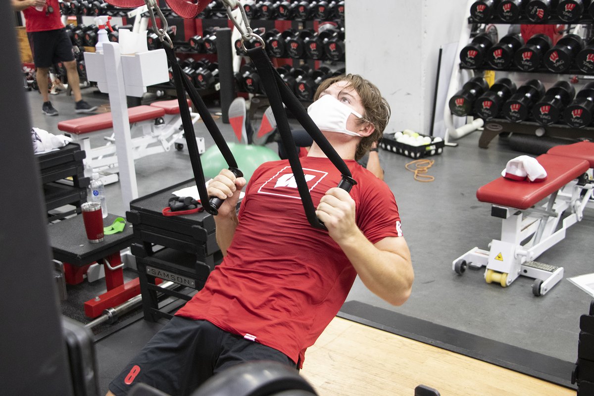 BadgerMHockey's tweet photo. Getting strong(er) now
#OnWisconsin || #BadgersDefend https://t.co/Atodbb6pex