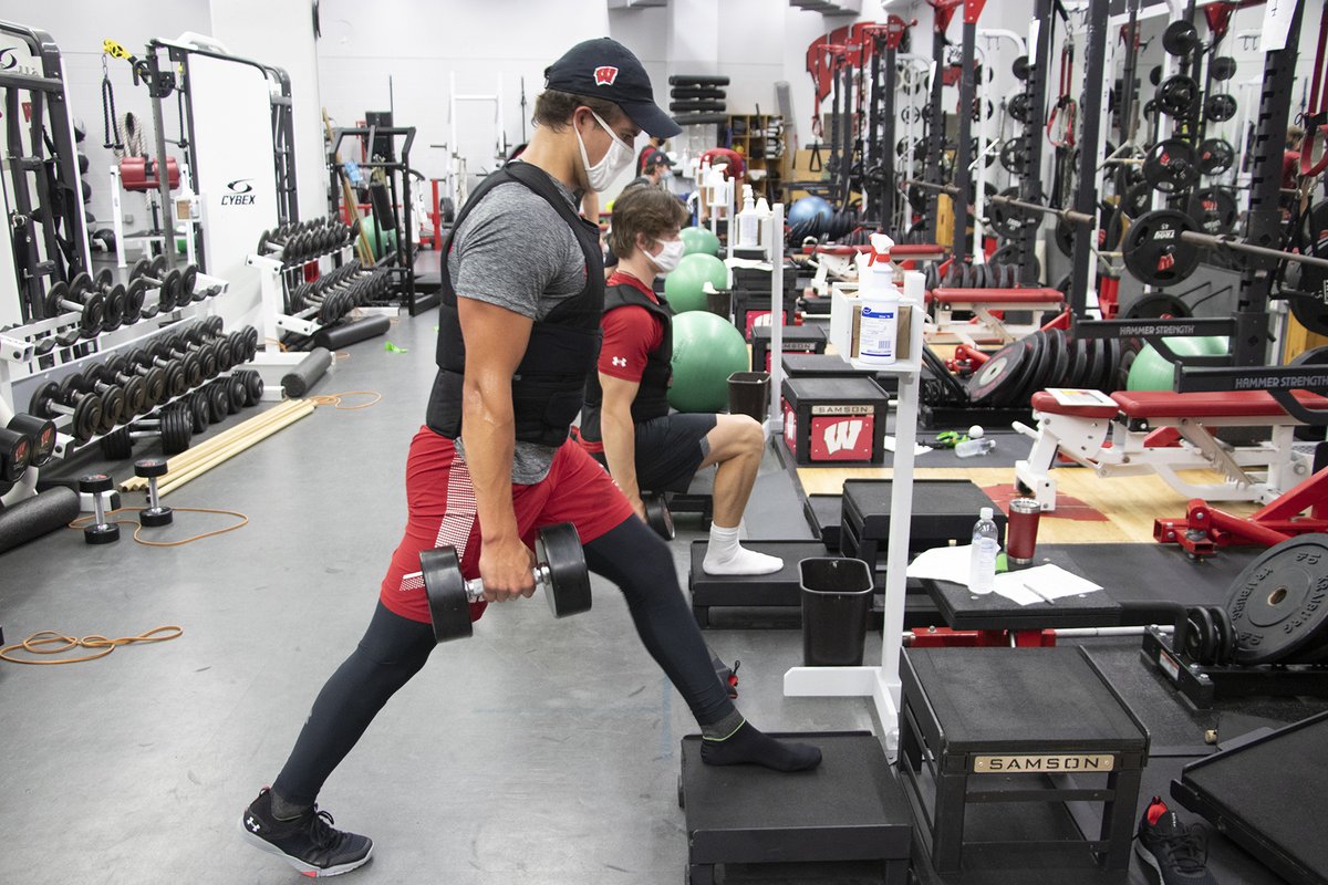 BadgerMHockey's tweet photo. Getting strong(er) now
#OnWisconsin || #BadgersDefend https://t.co/Atodbb6pex