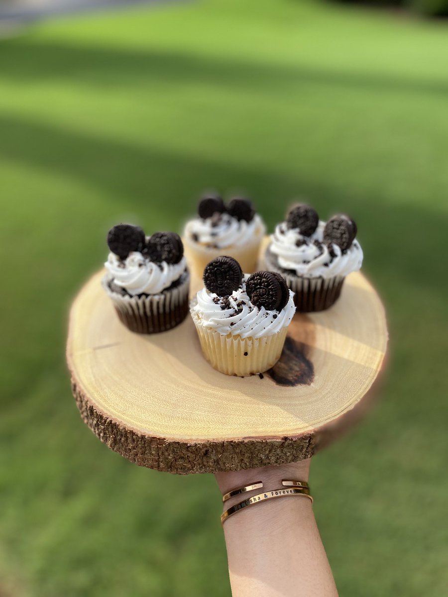 isha6499's tweet photo. Hi everyone, I am Dipped By Rani🧁 it would be an honor for you guys to like &amp; retweet my work! I am based in ATL &amp; taking orders for anything &amp; anyone🤍 So order yours today through IG @dippedbyrani https://t.co/78hMn8LRWO