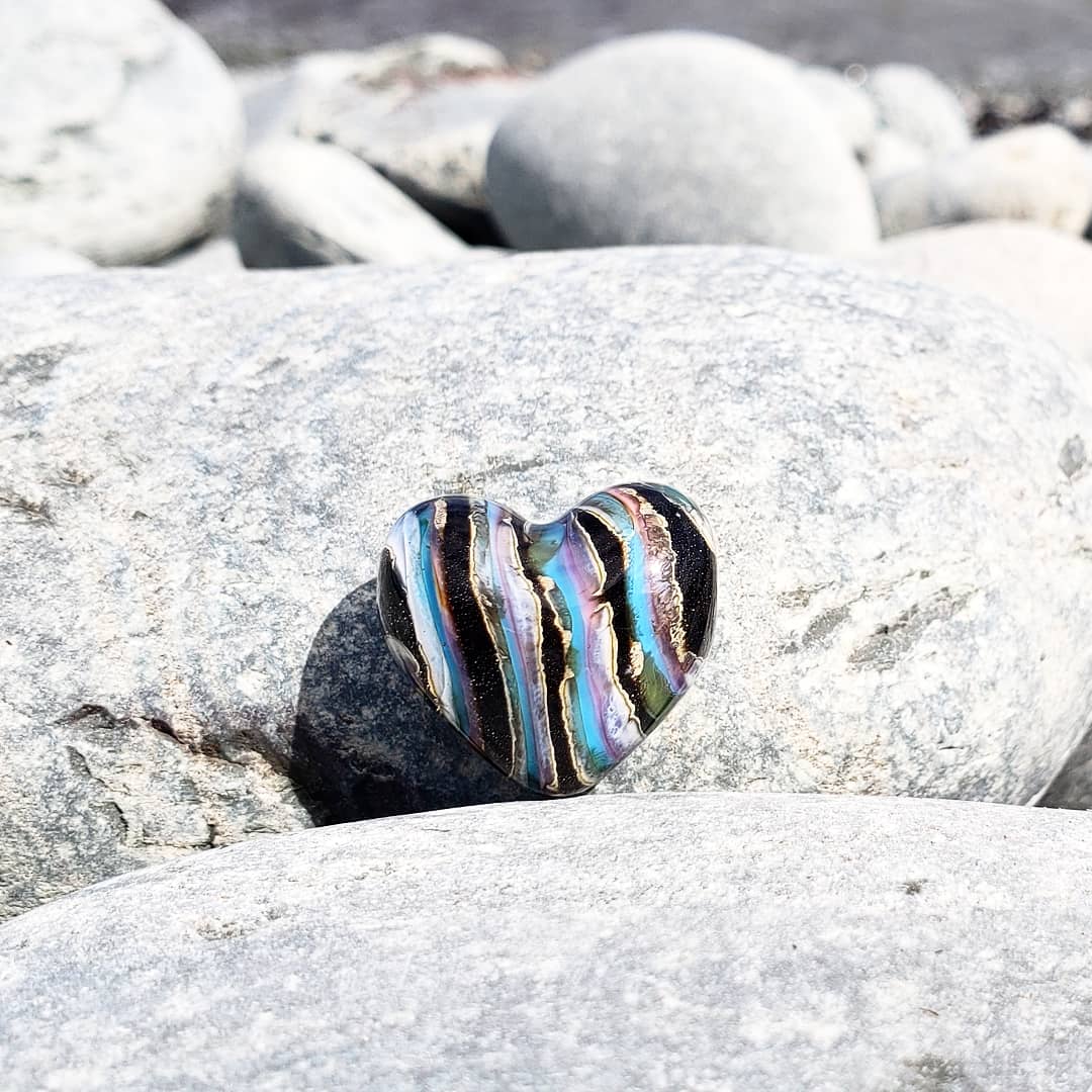BeadsNl's tweet photo. New galaxy hearts coming to etsy soon 😍💜💙😍 https://t.co/2xB13UYJjz
