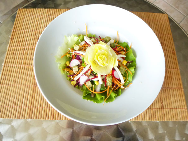 CookingCook1's tweet photo. #recette #salade #Vegan #vegetarian Pour tous ceux qui ont abusé des bonnes choses pendant les vacances, les courageux du régime, les végans et les végétariens, voici une salade thaï au tofu aussi saine que délicieuse ! Retrouvez la recette sur : https://t.co/32fdMPMvIJ https://t.co/vTbkPPEtat