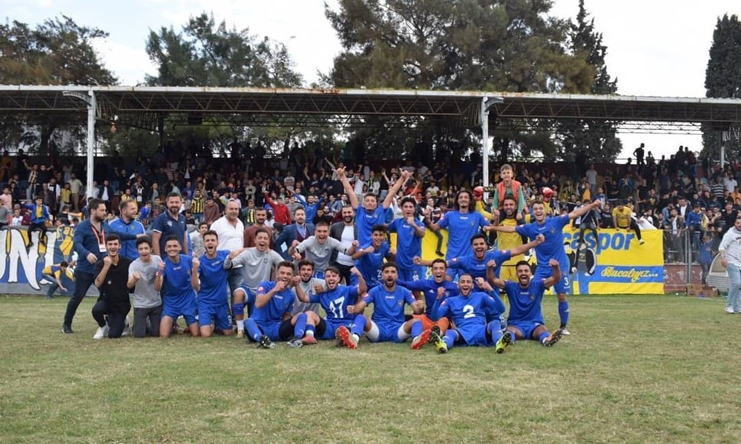 unibucaspor's tweet photo. Sevdanın ligi olmaz
#BucasporKapatılamaz https://t.co/CDwqRK1cdA