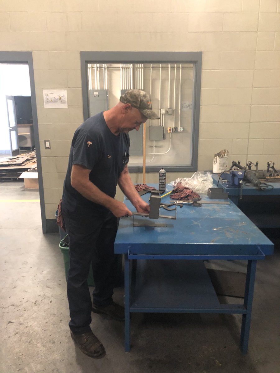 shelbycountysch's tweet photo. .@RollFormingCorp in Shelbyville, KY donated metal to SCPS. Our bus mechanics and bus drivers turned it into hand sanitizer devices for buses. @EddieCOak @SallyWSugg @JohnR_Leeper @DugleSusan @SCPS_Rock  @TheSentinelNews Read more: https://t.co/6DWWeq28jM https://t.co/GqFdk2rip4