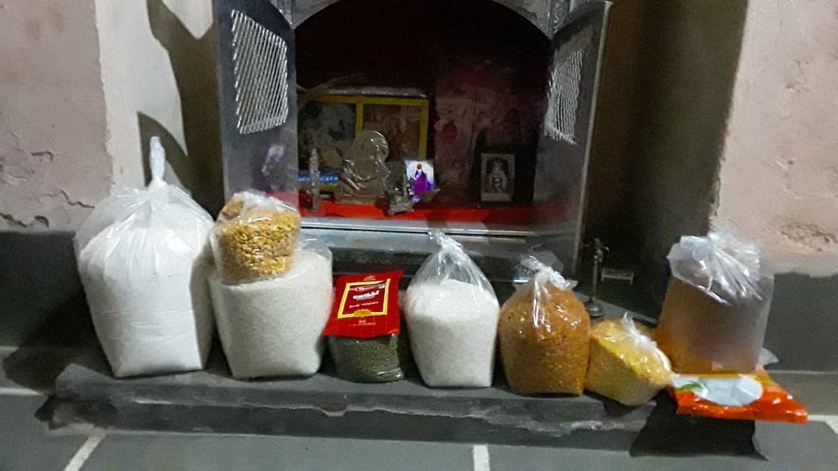 rotibankvns779's tweet photo. मदद कहीं से भी कहीं पहुंचाई जा सकती है
बस सेवा की जुनून होनी चाहिए

अहमदाबाद गुजरात के परिवार के पास राशन पहुंच गया
देख कर बड़ी खुशी हुई उन्होंने पहले राशन भगवान के चरणों में रख दिया
 @SonuSood @realGovindHindu @narendramodi @Pradeep1881964 @NeetiGoel2 @ANI https://t.co/gBO8vbR7Qs