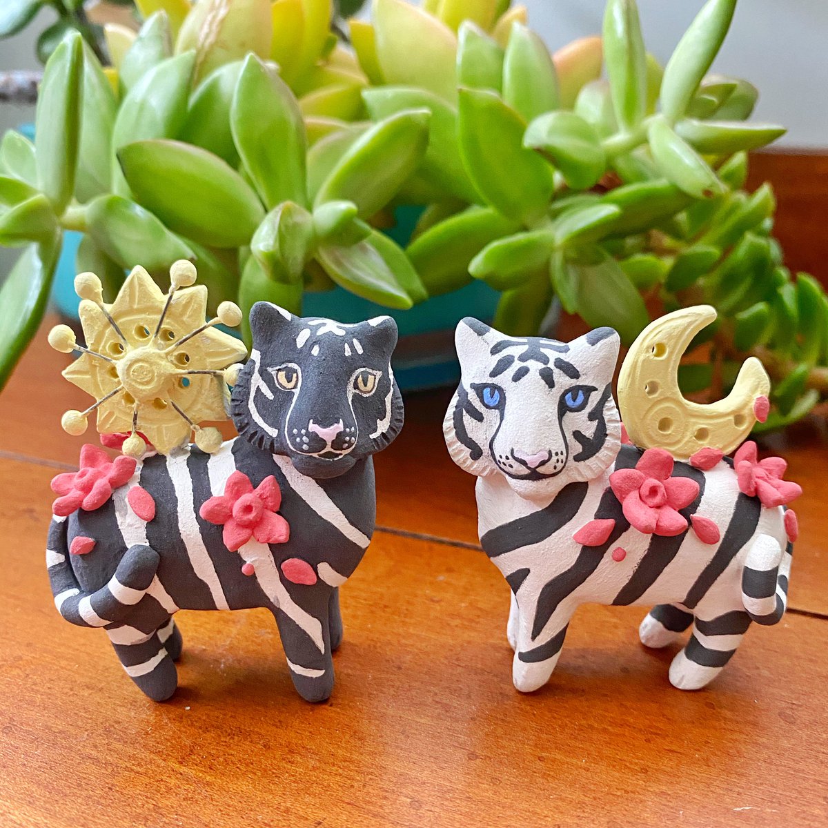 unexpectedlu's tweet photo. Can’t wait to glaze these cuties!
#tigersculpture #ceramictiger #ceramicanimal #ceramicart https://t.co/n5XqtTvuTE
