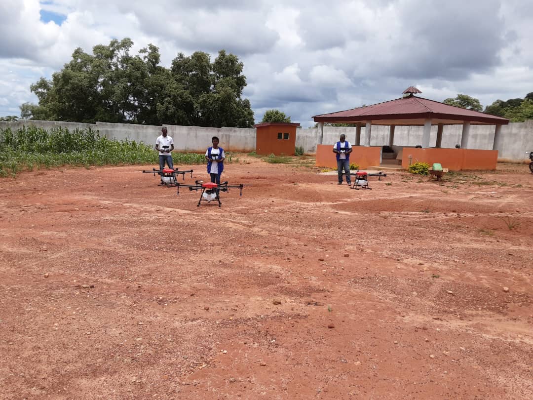 investivgroup's tweet photo. Les pilotes de drones formés par les équipes d'Investiv sont maintenant prêt à décoller !
__________________
Agricultural drones pilotes trained by #Investiv are now ready to #fly !
#onestsurterrain #newagforafrica #FCIAD #FIRCA #intercoton https://t.co/w0TBdQayuW
